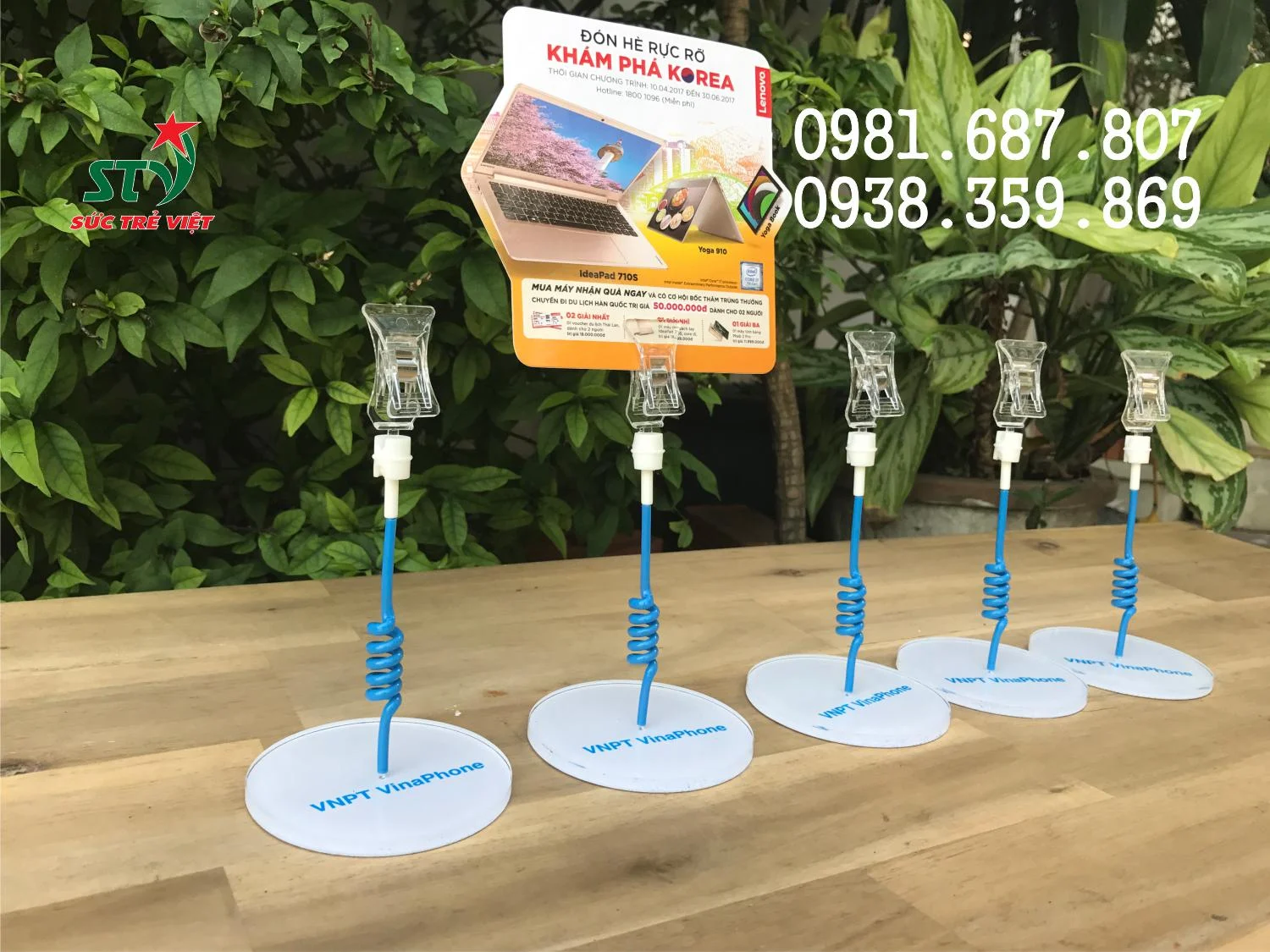 Chân đế mica in logo chìm VNPT Vinaphone