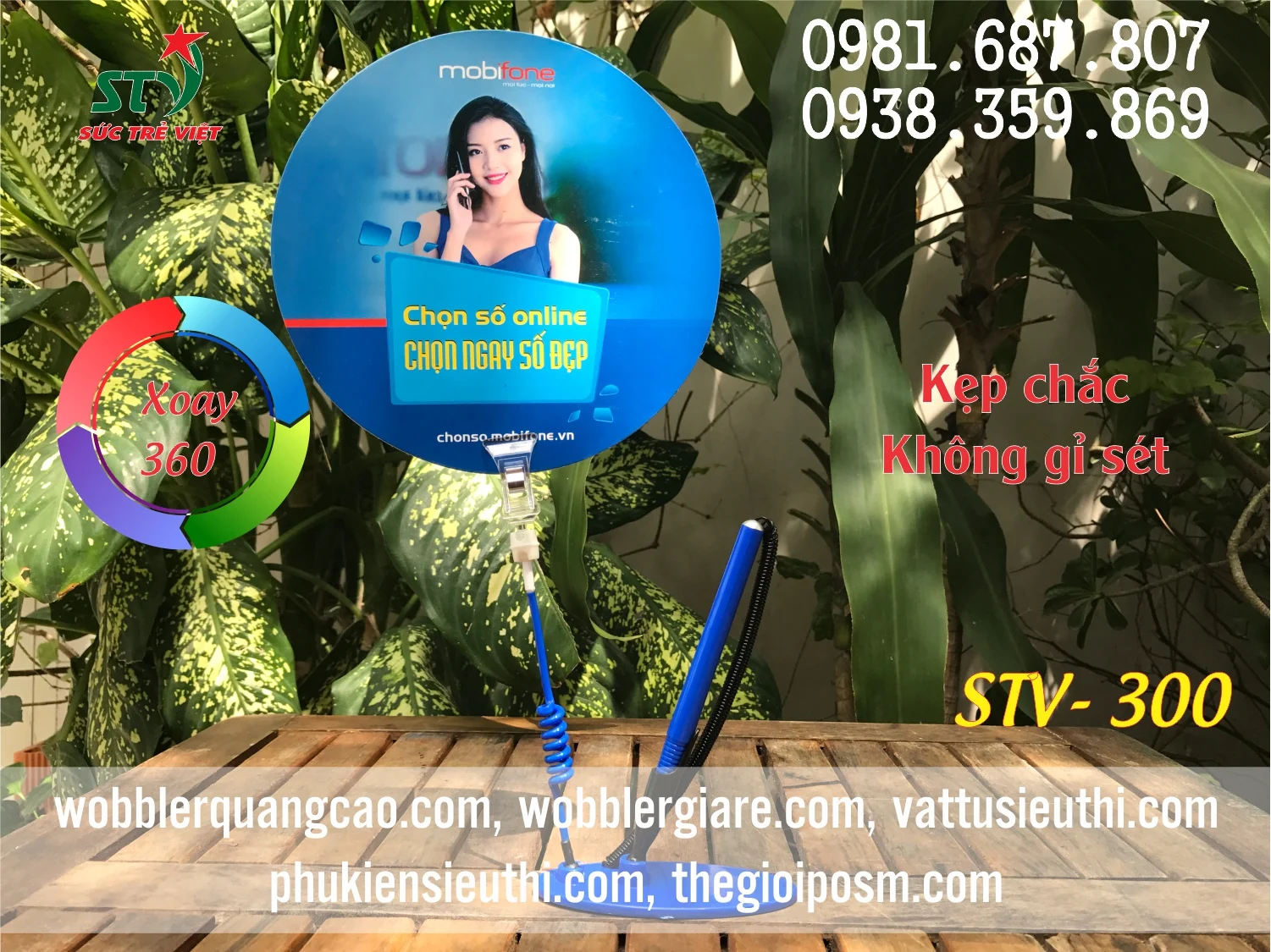 Wobbler để bàn có bút Mobifone đặt tại quầy giao dịch