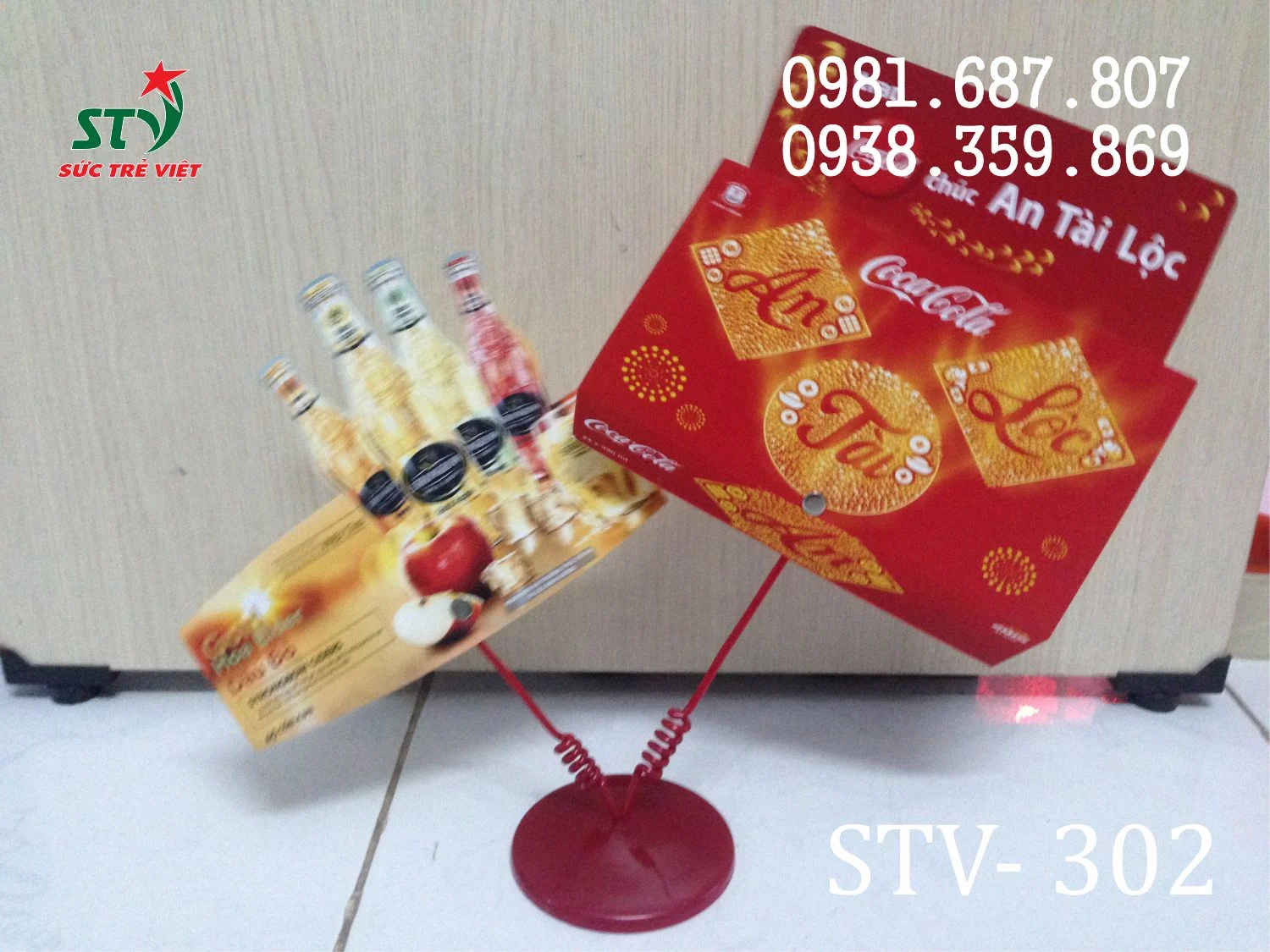 Mẫu Wobbler để bàn hai nhánh trưng bày nội dung quảng cáo