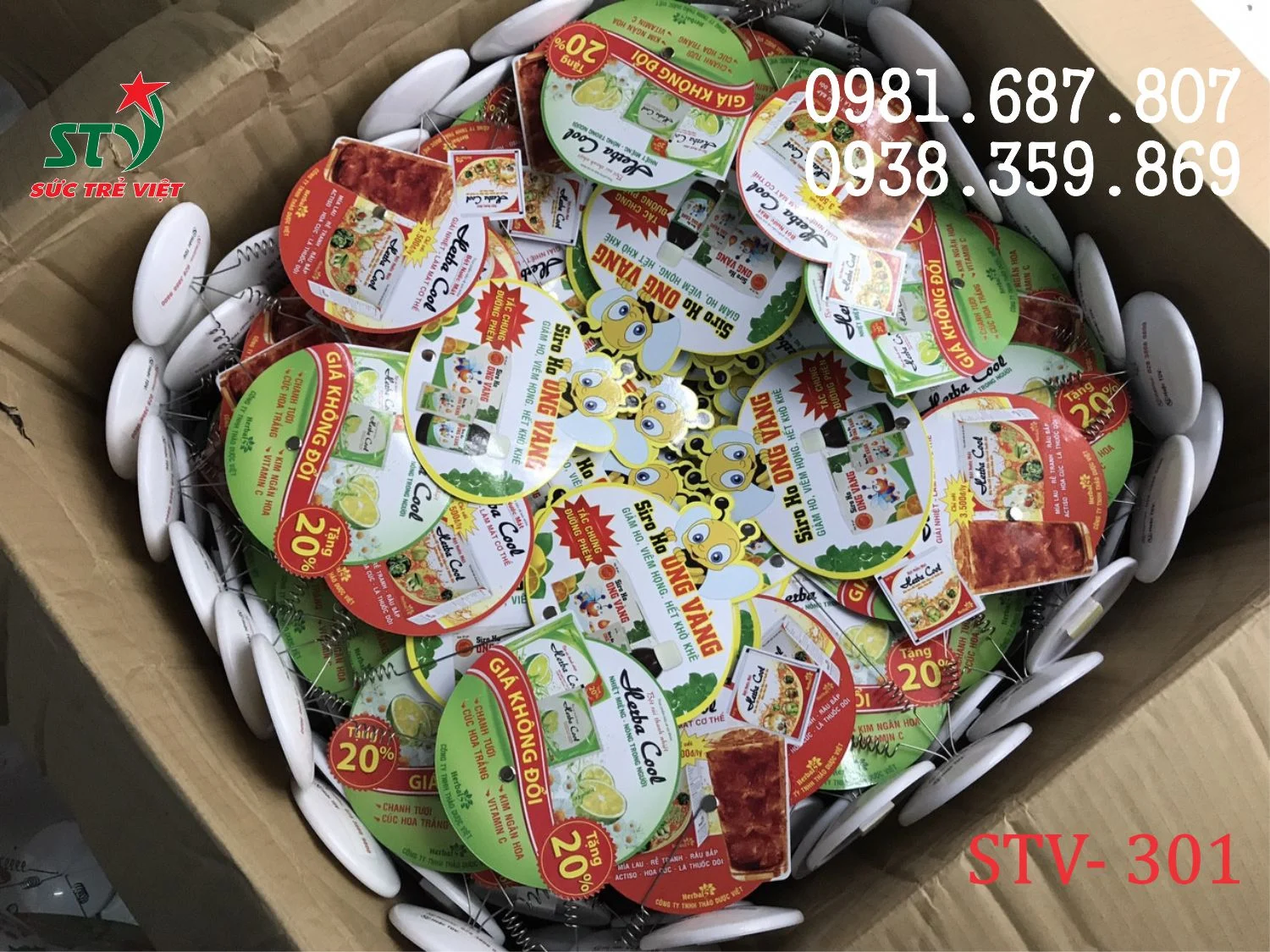 Mẫu Wobbler để bàn 3 nhánh Siro Ho Ong Vàng hoàn thiện
