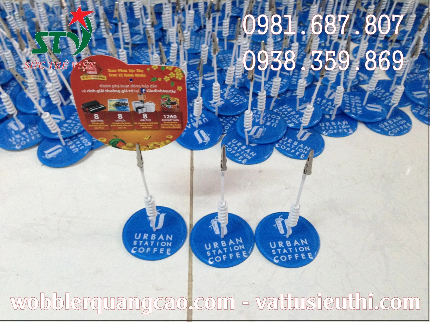 Chân đế Wobbler quảng cáo dùng tại quầy bán hàng