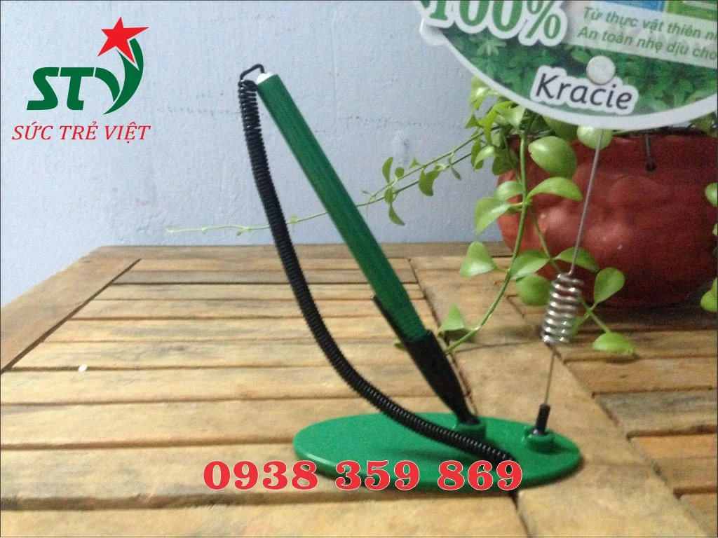 Mẫu Wobbler quảng cáo sữa tắm Naive tích hợp bút viết