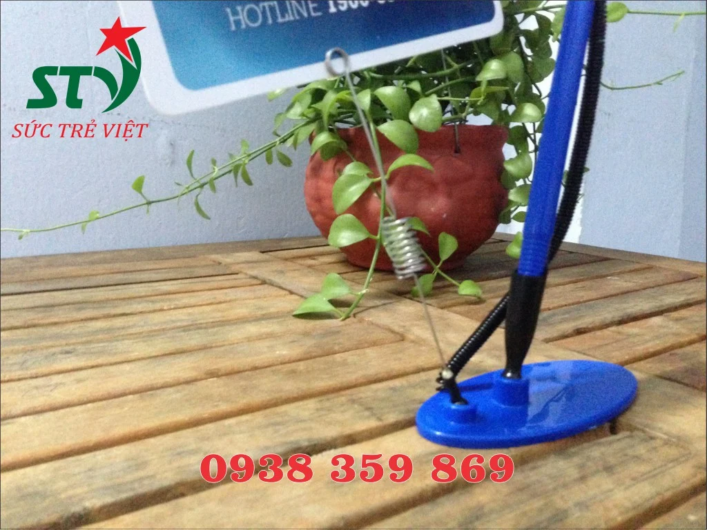 Mỏ kẹp trong suốt xoay 360 độ trên Wobbler Trust Card