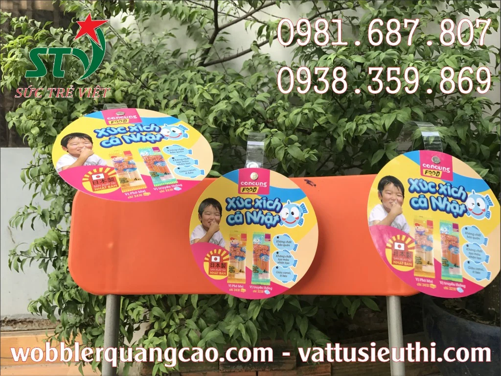 Wobbler cầu nhựa Con Cưng gắn trên kệ trưng bày sản phẩm