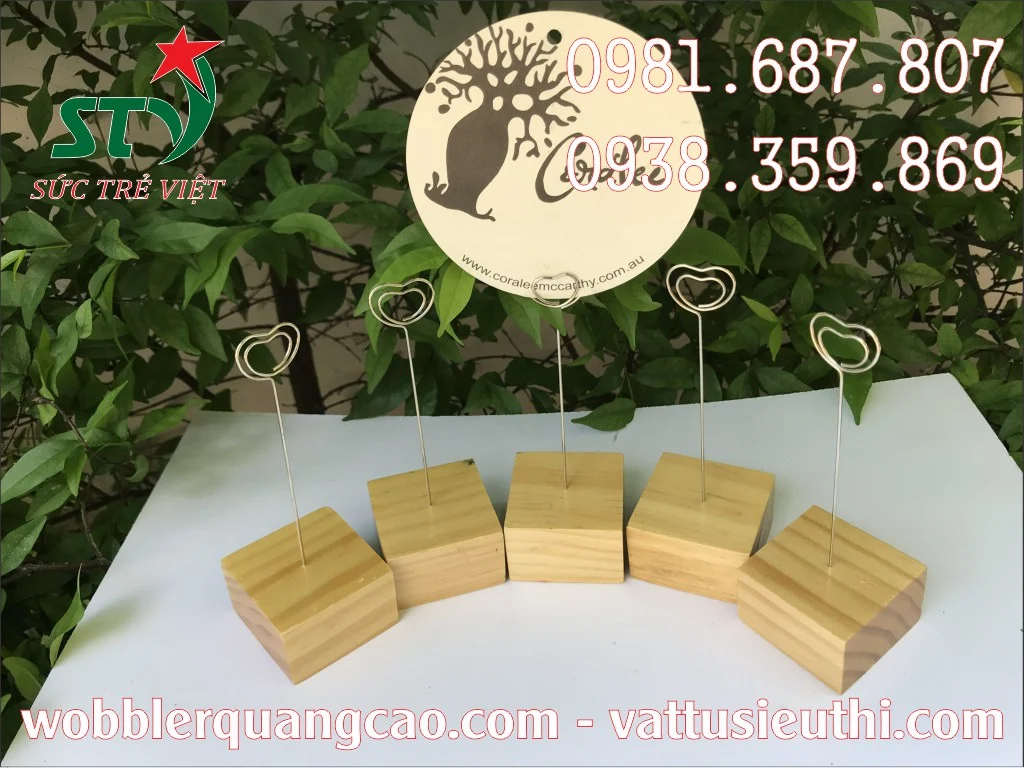 Wobbler để bàn đế gỗ