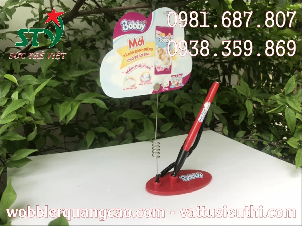 Wobbler để bàn gắn bút bi Bobby